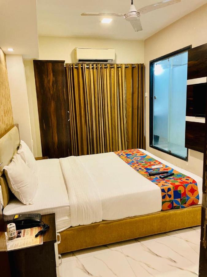 Hotel Embassy Park - BKC Mumbai Bagian luar foto