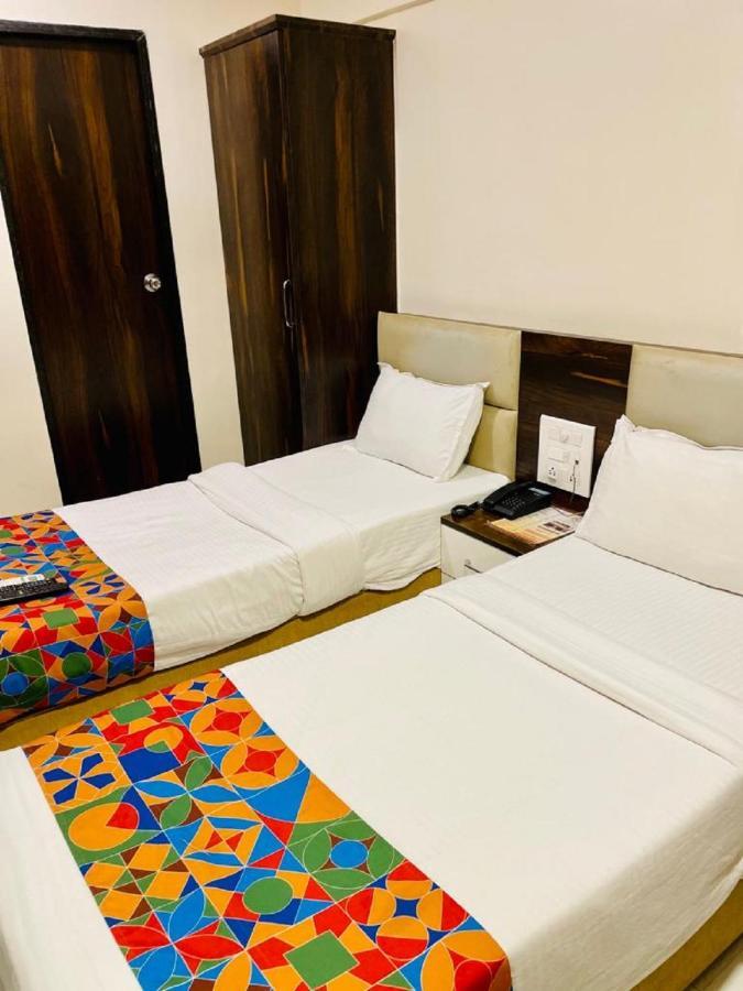 Hotel Embassy Park - BKC Mumbai Bagian luar foto