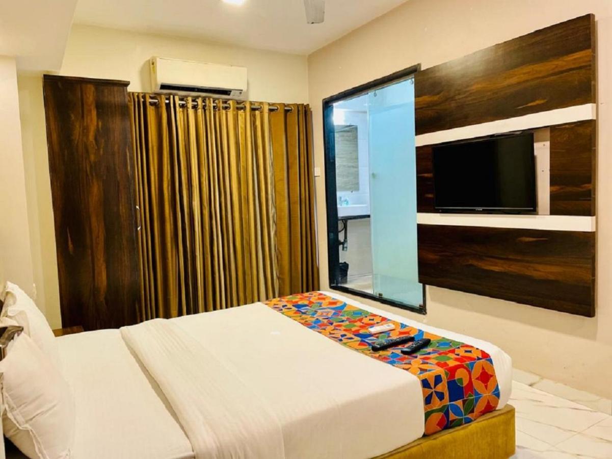 Hotel Embassy Park - BKC Mumbai Bagian luar foto