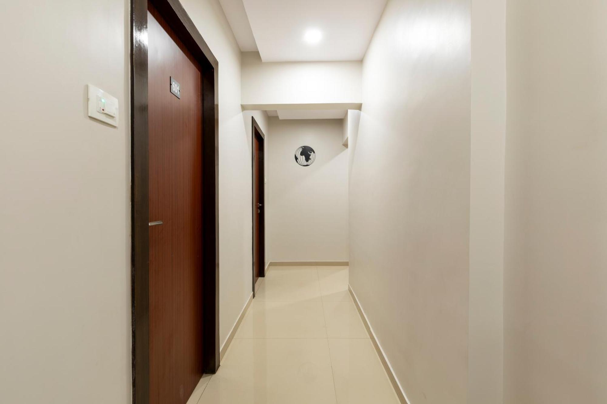 Hotel Embassy Park - BKC Mumbai Bagian luar foto