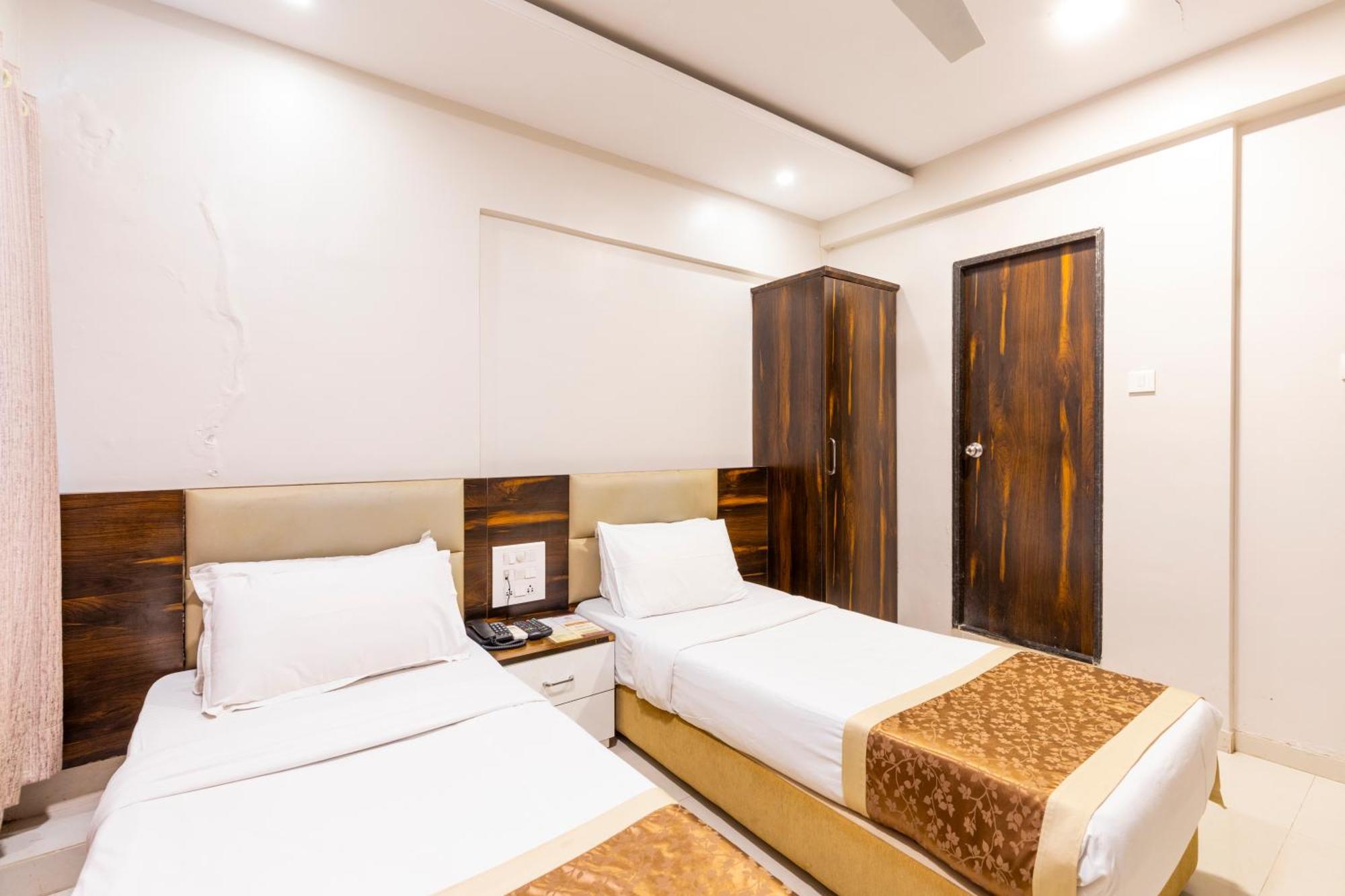Hotel Embassy Park - BKC Mumbai Bagian luar foto