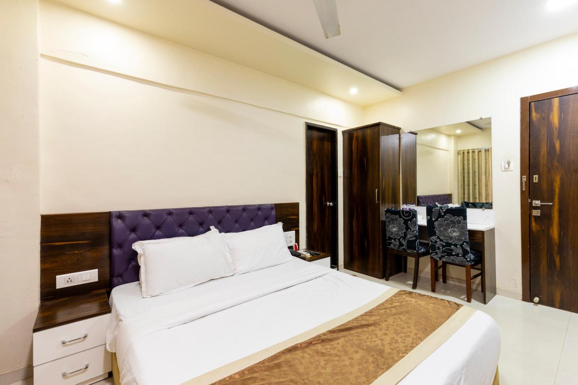 Hotel Embassy Park - BKC Mumbai Bagian luar foto