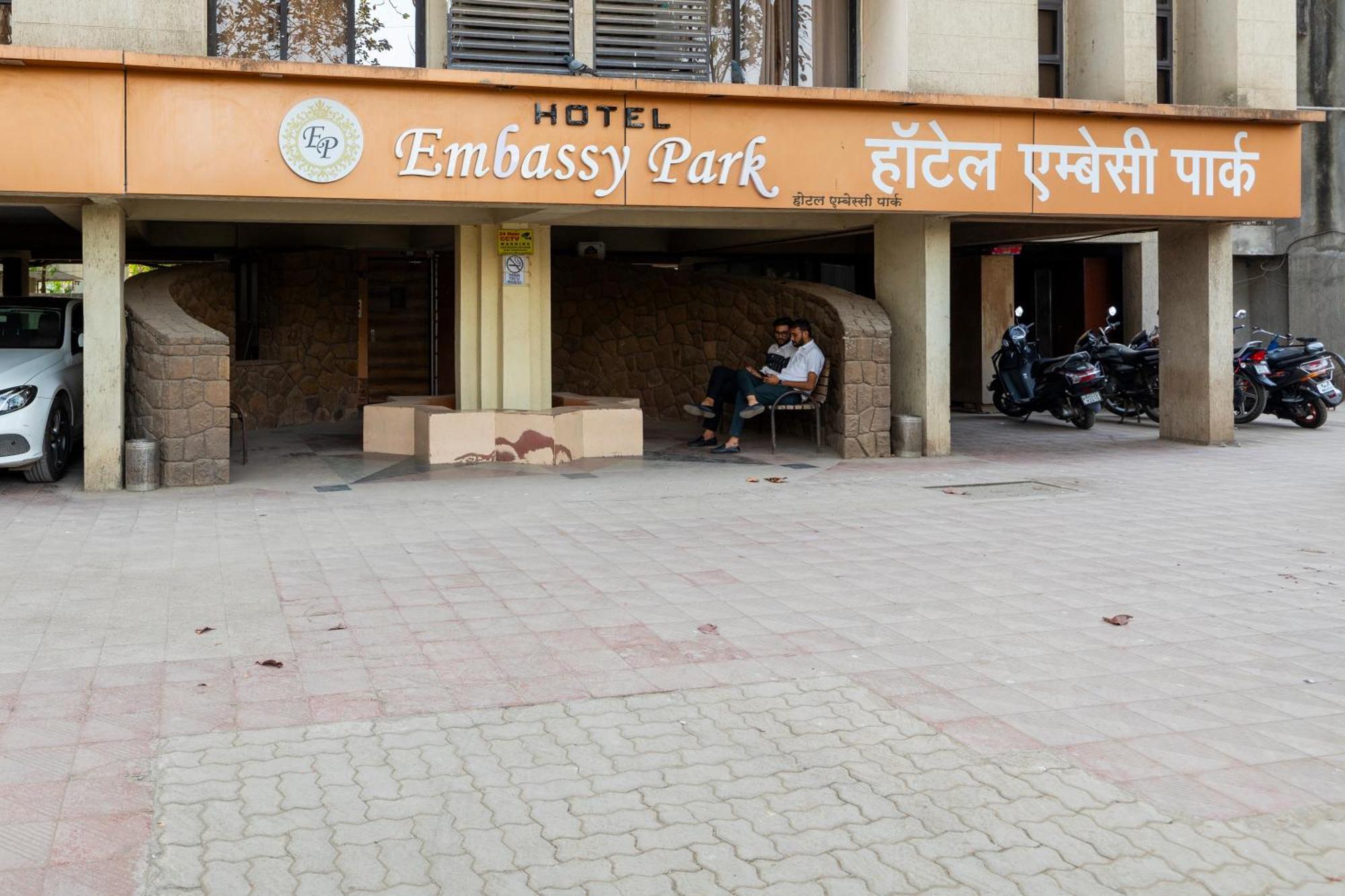 Hotel Embassy Park - BKC Mumbai Bagian luar foto