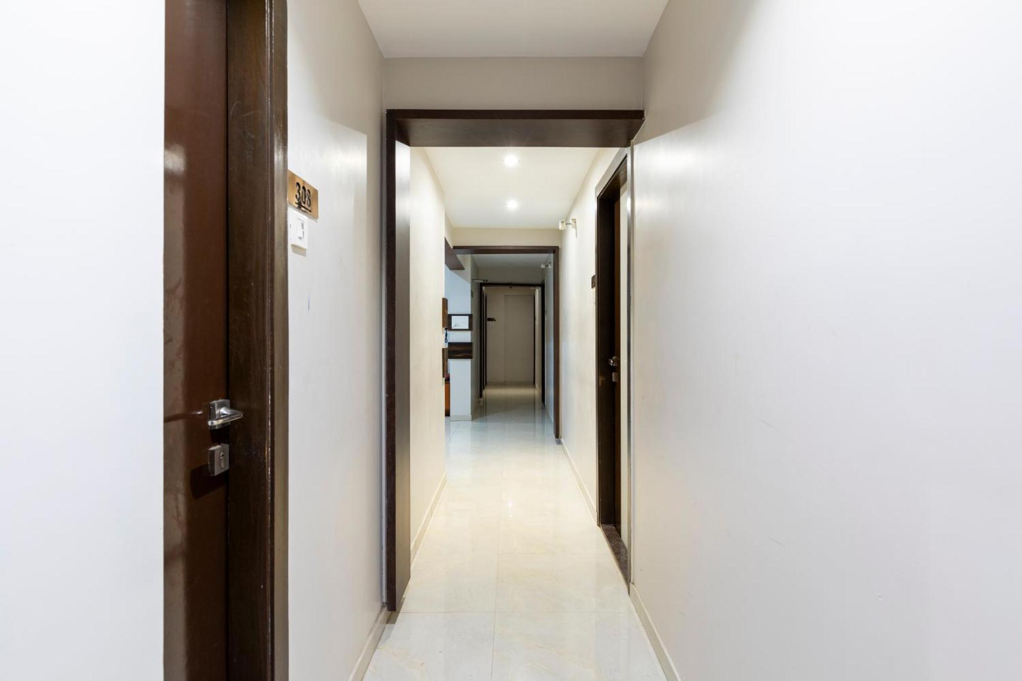 Hotel Embassy Park - BKC Mumbai Bagian luar foto