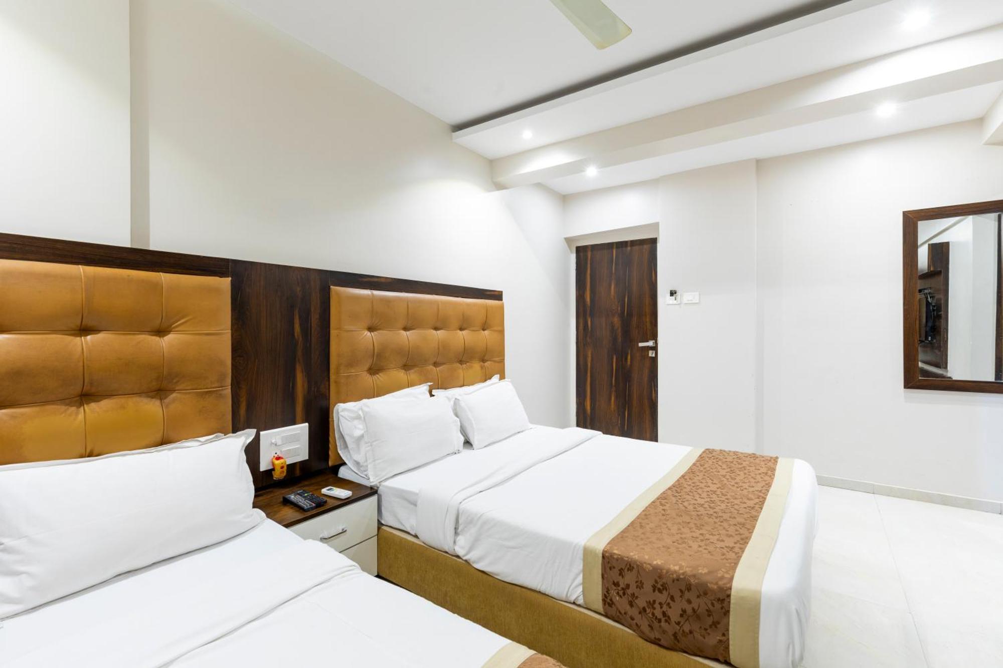 Hotel Embassy Park - BKC Mumbai Bagian luar foto