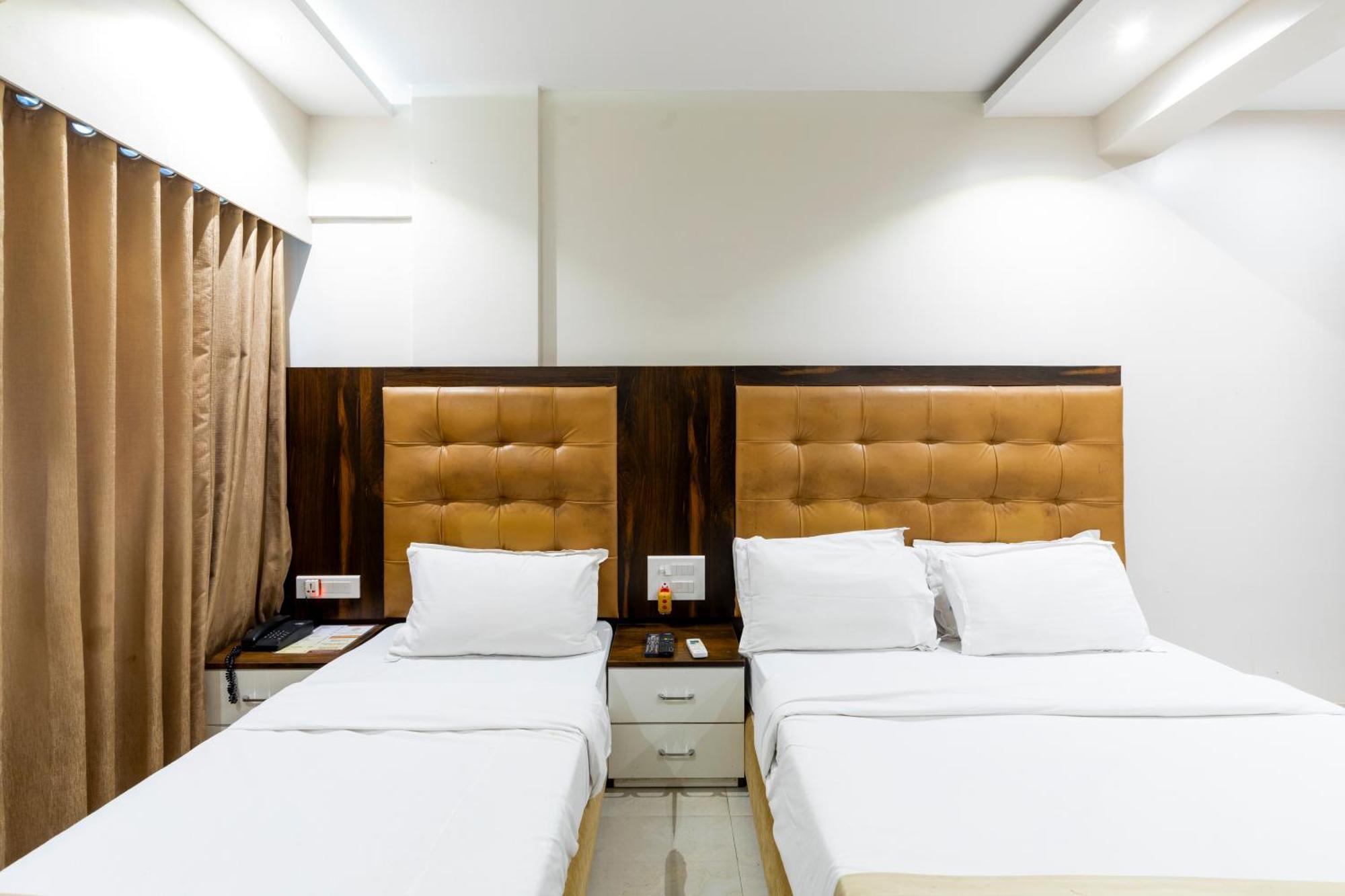 Hotel Embassy Park - BKC Mumbai Bagian luar foto