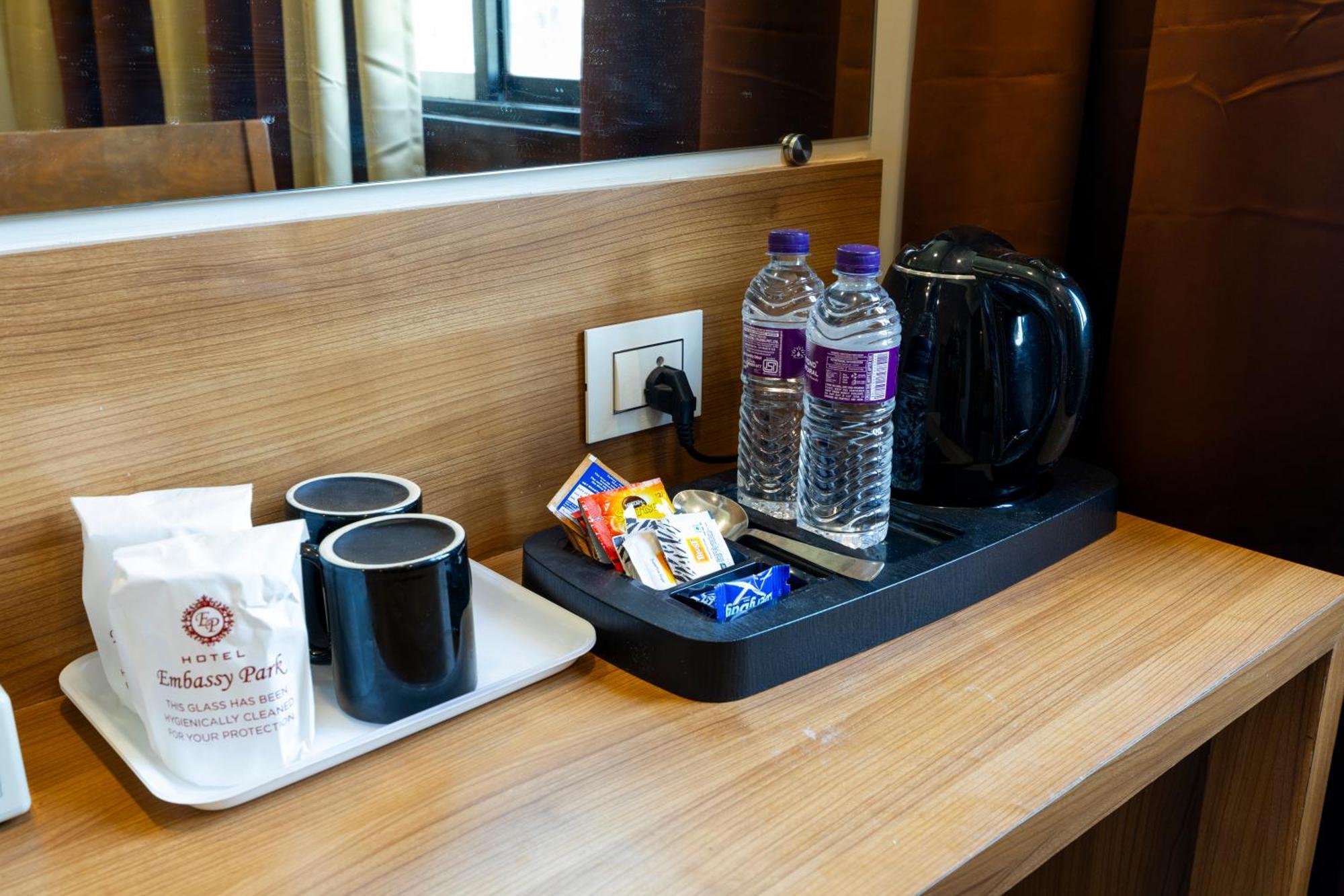 Hotel Embassy Park - BKC Mumbai Bagian luar foto