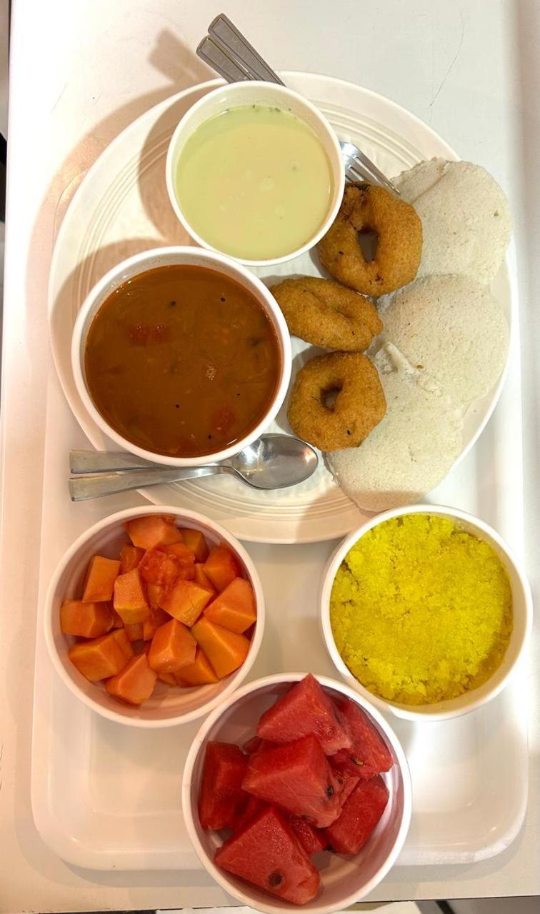 Hotel Embassy Park - BKC Mumbai Bagian luar foto