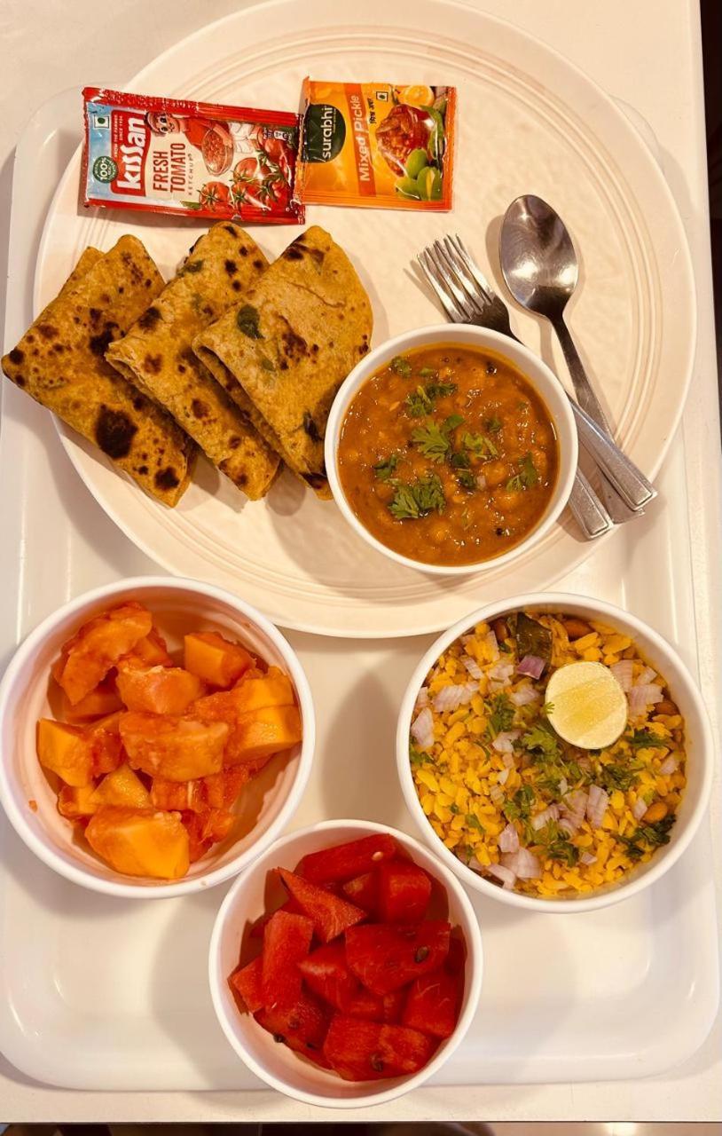 Hotel Embassy Park - BKC Mumbai Bagian luar foto